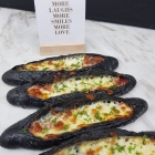 Black Food: Schwarzes Pizzabaguette